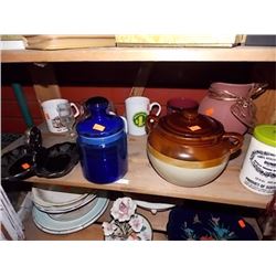SHELF LOT OF COLLECTABLE & HOUSE HOLD - INCLUDING BLUE JUG, MUGS, BEAN POT AND MORE