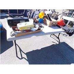 FOLDING PLASTIC BANQUET TABLE