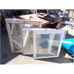 VINTAGE WOOD WINDOWS - 5 TTL