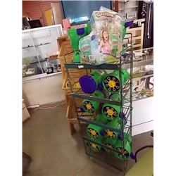 WIRE DISPLAY & BUBBLE MAKERS - ALL ONE MONEY