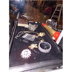 TRAY OF COSTUME JEWELRY - TRAY NOT INCLUDED