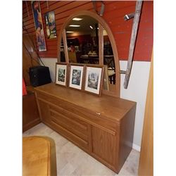 OAK DRESSER - 1/2 MOON MIRROR - 4 DRAWER - 2 DOOR