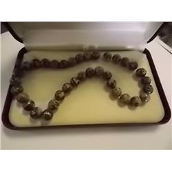 CHAIN OF AGATE BEADS - 36