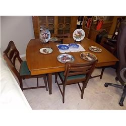 WALNUT TABLE & 4 DINING CHAIRS - 36" X 50" TABLE TOP - VINTAGE