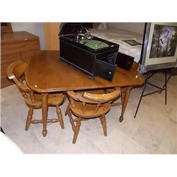COLONIAL STYLE MAPLE TABLE WITH 4 CHAIRS