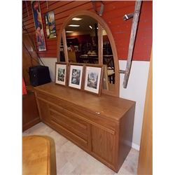 OAK DRESSER - 1/2 MOON MIRROR - 4 DRAWER - 2 DOOR