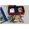 Image 2 : BINDER AND TIN OF HOCKEY CARDS
