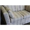 Image 2 : FLORAL PATTERNED LOVE SEAT
