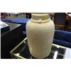 Image 2 : LRGE HOBNAILTABLE LAMP WITH SHADE