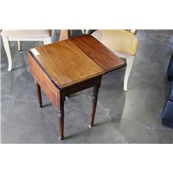 ANTIQUE SIDE TABLE WITH TWO DROP SIDES