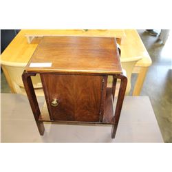 VINTAGE WALNUT 1 DOOR SIDE TABLE