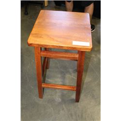 MAPLE BAR STOOL