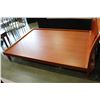 Image 3 : MODERN QUEENSIZE BEDFRAME