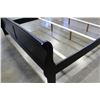 Image 2 : NEW KINGSIZE AVENZA BLACK MODERN SLEIGHBED, SOLID WOOD CONSTRUCTION, RETAIL $1499