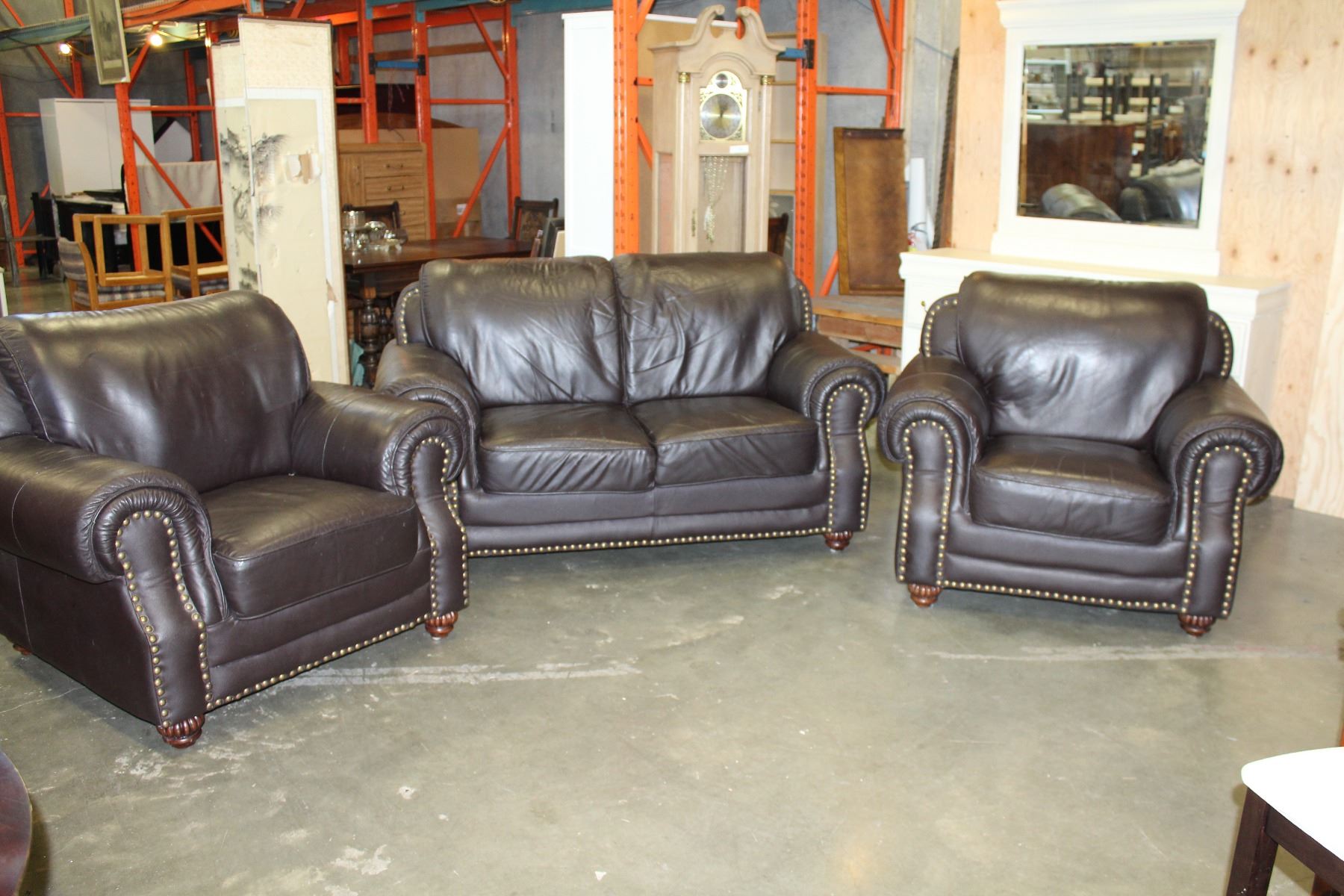 DARK BROWN LEATHER LOVESEAT AND TWO MATCHING CHAIRS