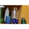 Image 3 : SHELF LOT OF COLORED VASES AND GLASSWARE