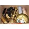 Image 1 : LOT OF VINTAGE BRASS AND METAL WARES