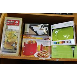 NEW MASON JAR DISPENSER HOT DOG MACHINE AND PLATES AND GRAVY BOAT