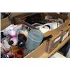 Image 1 : LOT OF BEAUTY SUPPLIES AND PICTURE FRAMES