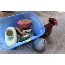 TOTE OF VASES