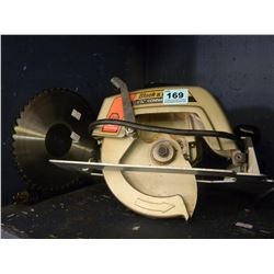 BLACK & DECKER 7" CIRCULAR SAW WITH 3 BLADES (ESTATE ITEM)