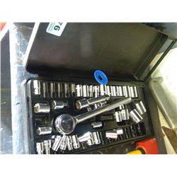 SOCKET & RATCHET SET