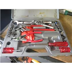 SOCKET/WRENCH/PLYER SET