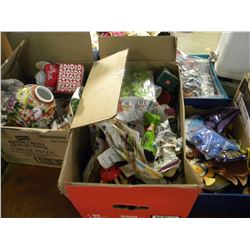 6 BOXES OF MISC KEYRINGS/WALL PLAQUES/ETC