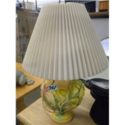 FLORAL TABLE LAMP