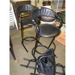 2 BLACK OVER HEIGHT BAR STOOLS/CHIN UP BAR/DUFFLE BAG