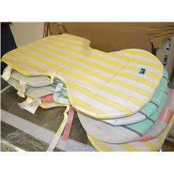 LOT OF 6 PATIO COUSHINS (ESTATE ITEM)