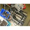 Image 1 : PALLET OF 2 HINGES/LOT OF MISC