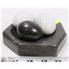Image 1 : THREE EGG & MARBLE ASHTRAY