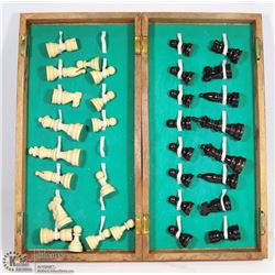 WOOD CHESS SET WITH FOLDING BOARD