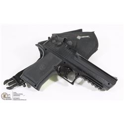 CROSSMAN AIRSOFT 177 CAL PISTOL IN CASE