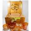 Image 1 : WINE CRATE WITH VINTAGE 4PCS OF CARNIVAL GLASS: