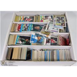 BOX OF 1970S & 1980S HOCKEY CARDS INCL WAYNE
