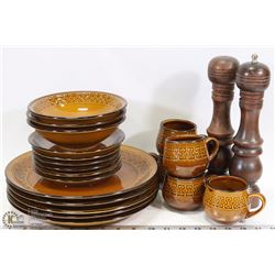 ESTATE BOX WITH DISH SET AND LARGE SALT & PEPPER