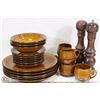 Image 1 : ESTATE BOX WITH DISH SET AND LARGE SALT & PEPPER