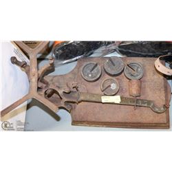 VINTAGE SCALE WITH WEIGHTS