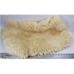 GENUINE AUSTRALIAN SHEEPSKIN PC GREAT FOR THE