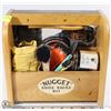 Image 1 : SHOE SHINE KIT AND STAND (NUGGET SHOE SHINE)