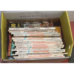 ESTATE BOX OF VINTAGE 1940S-60S RADIO & ELECTRONIC