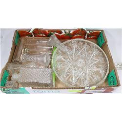 LARGE FLAT OF ESTATE CRYSTAL AND GLASS