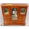 Image 1 : LARGE VINTAGE SOLID WOOD JEWELRY BOX