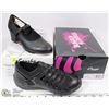 Image 1 : TWO PAIRS OF DANCE SHOES SIZE 5