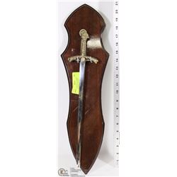 DECORATIVE WALL SWORD DISPLAY WITH 2 SWORDS