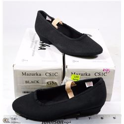 2 PAIRS OF DANCE SHOES , SIZE GM