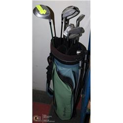 SPALDING GOLF CLUBS WITH MACGREGOR BAG