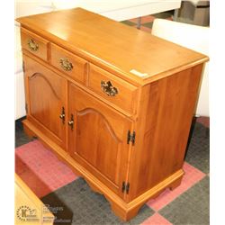 ROXTON WOOD HUTCH MADE IN CANADA